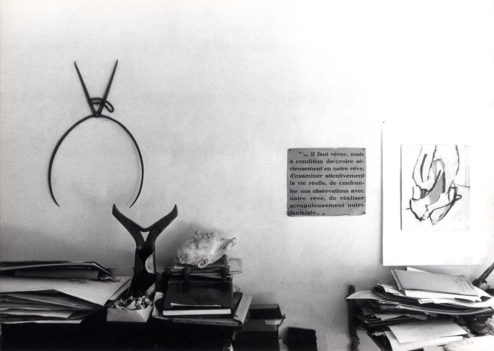 Louis Van Lint in his studio, with two tools of his collection in the background.
